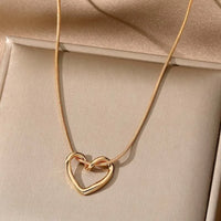 Korean Hollow Heart Pendant Necklace – Lightweight Clavicle Chain for Girls | Minimalist Fashion Jewelry